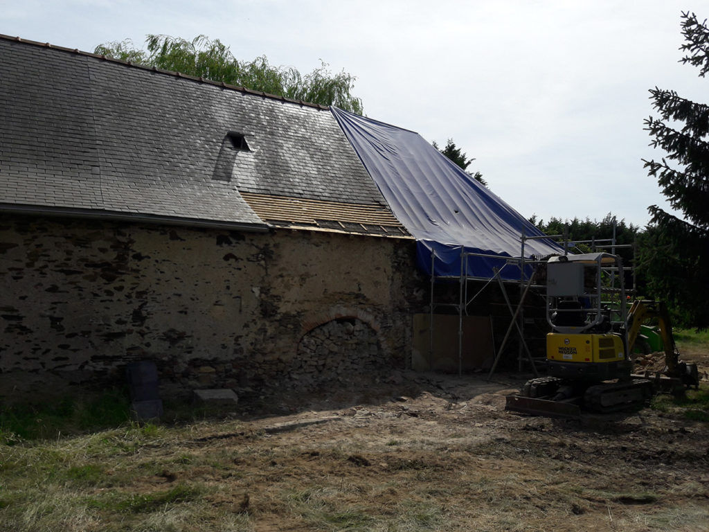 remplacement d'une couverture ardoise sur une longère dans le maine et loire aux environs d'Angers